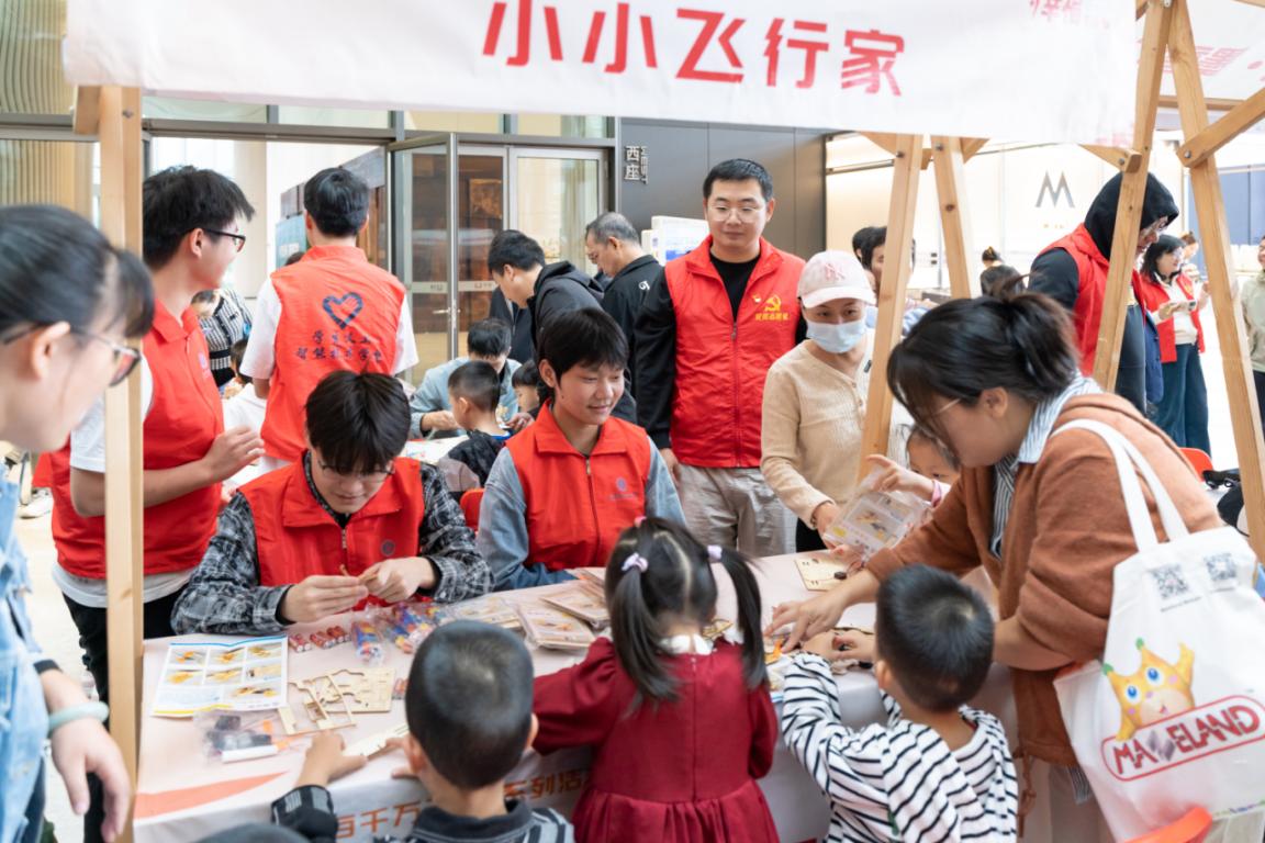 （学校工作简报、校园网党建在线）党建走进读书月，共创阅读好氛围--学校党员干部赴上沙社区开展“为群众办实事”志愿服务活动[1].doc_6